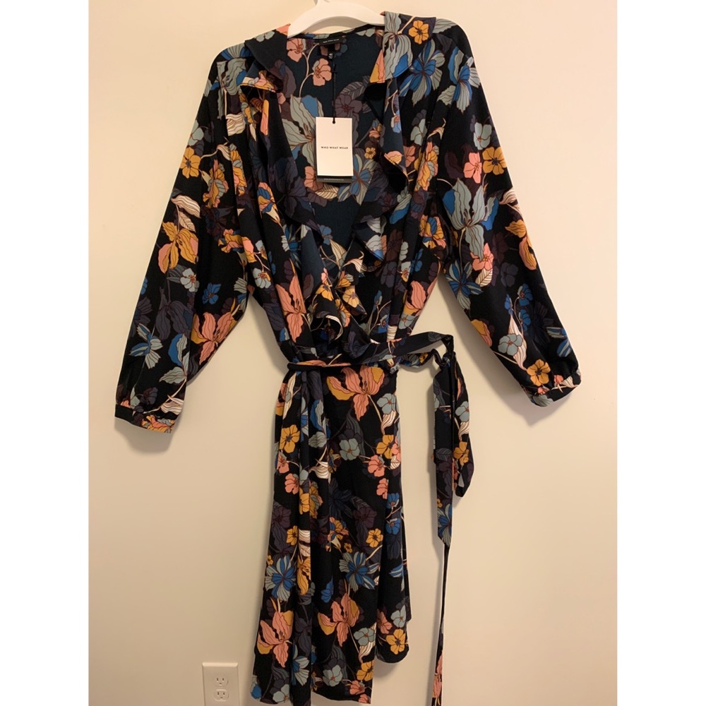 WHO WHAT WEAR Black Floral Long Sleeve Wrap Dress